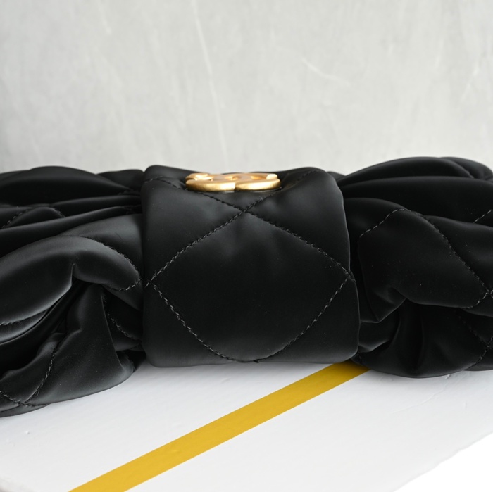 CHANEL ナイロン ブラック×ホワイト×ゴールド ヴィンテージ 小 26×18×5cm サイズ:26×18×5cm