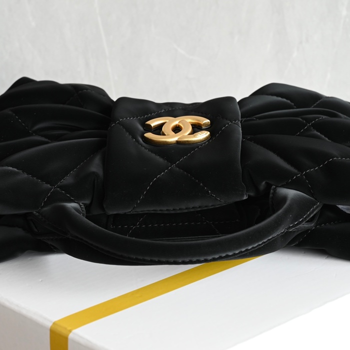 CHANEL ナイロン ブラック×ホワイト×ゴールド ヴィンテージ 小 26×18×5cm サイズ:26×18×5cm