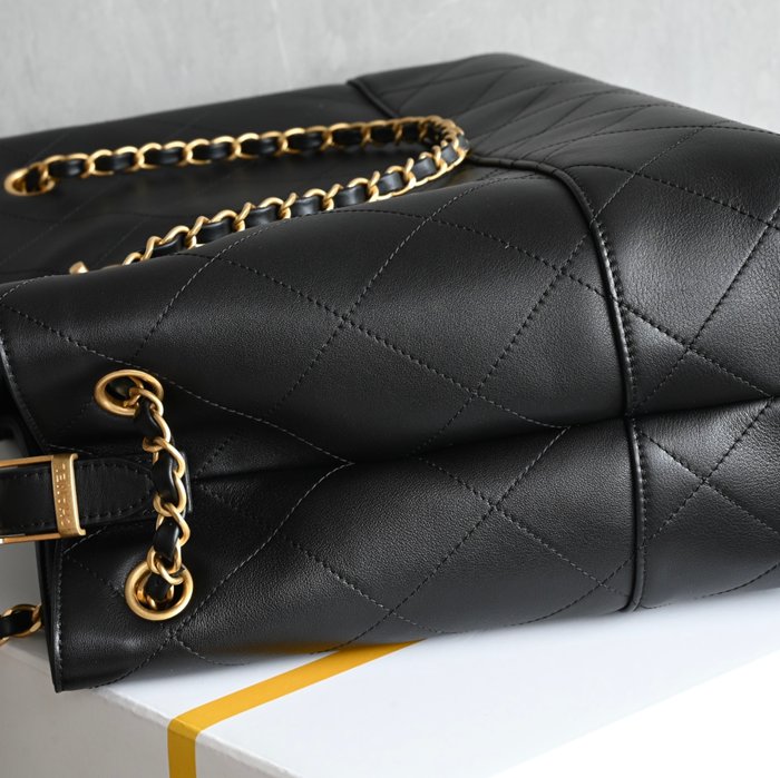 CHANEL ラムレザー ブラック×ホワイト×ゴールド トートバッグ ヴィンテージ 大容量 40×28×15cm サイズ:40×28×15cm