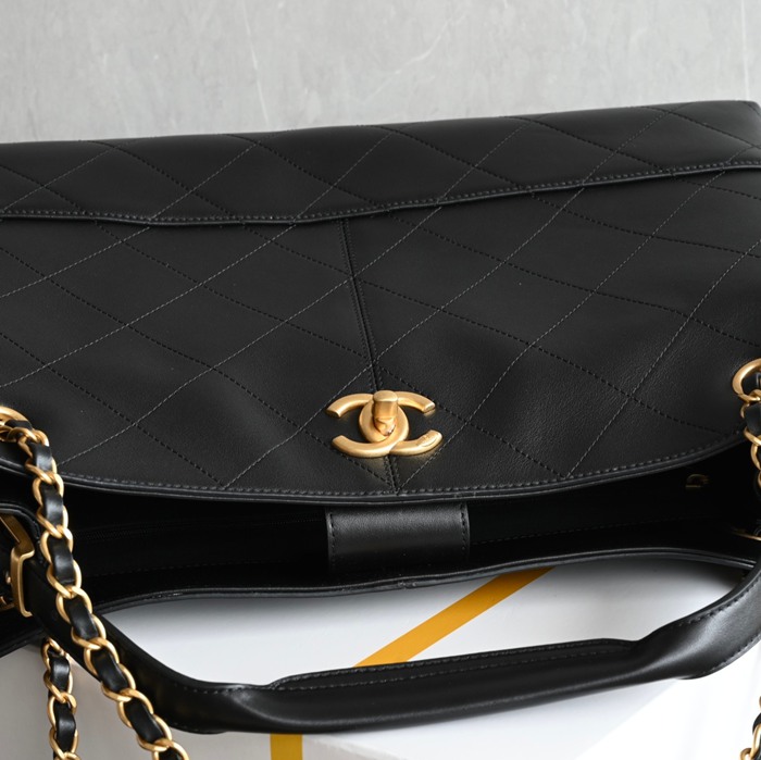 CHANEL ラムレザー ブラック×ホワイト×ゴールド トートバッグ ヴィンテージ 大容量 40×28×15cm サイズ:40×28×15cm