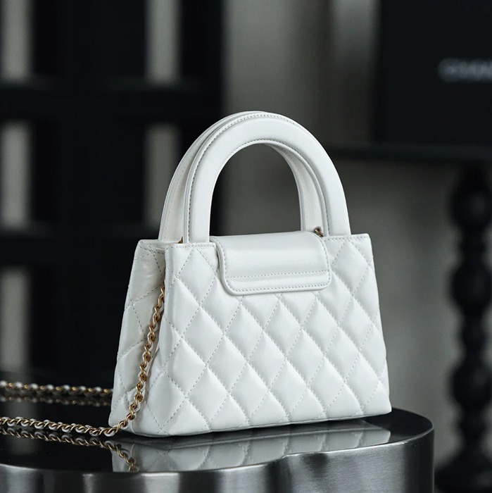 CHANEL カーフレザー 菱格紋 ホワイト×ゴールド 斜め掛けバッグ ヴィンテージ 秋冬 19×12×7cm サイズ:19×12×7cm