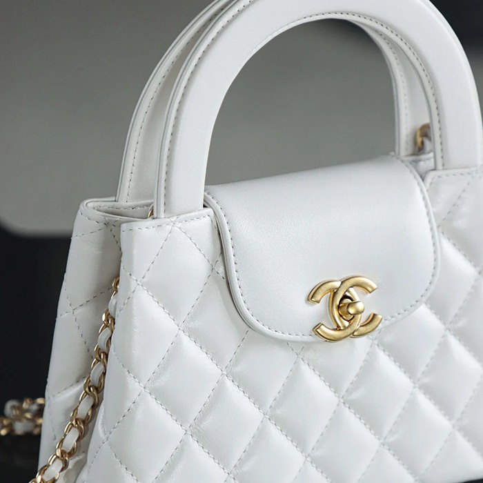 CHANEL カーフレザー 菱格紋 ホワイト×ゴールド 斜め掛けバッグ ヴィンテージ 秋冬 19×12×7cm サイズ:19×12×7cm