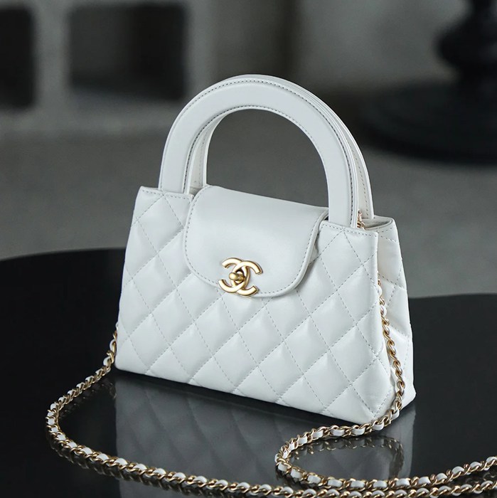 CHANEL カーフレザー 菱格紋 ホワイト×ゴールド 斜め掛けバッグ ヴィンテージ 秋冬 19×12×7cm サイズ:19×12×7cm