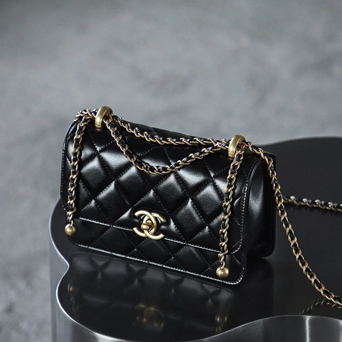 CHANEL カーフレザー ゴールド 斜め掛けバッグ 19×12×8cm サイズ:19×12×8cm