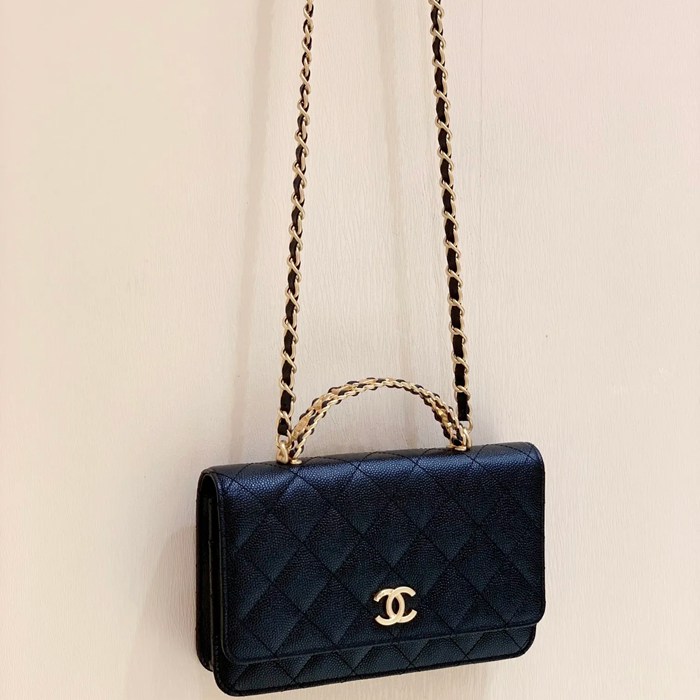 CHANEL AP2804 カーフレザー 荔枝紋 ゴールド 斜め掛けバッグ 春夏 19×12×3.5cm サイズ:19×12×3.5cm