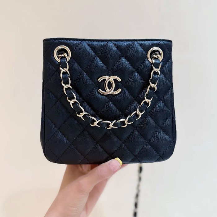 CHANEL カーフレザー 荔枝紋 ブラック×ゴールド 斜め掛けバッグ クラシック 小 16.5×15×10.5cm サイズ:16.5×15×10.5cm
