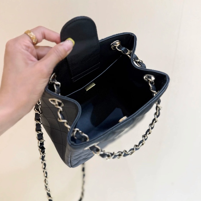 CHANEL カーフレザー 荔枝紋 ブラック×ゴールド 斜め掛けバッグ クラシック 小 16.5×15×10.5cm サイズ:16.5×15×10.5cm