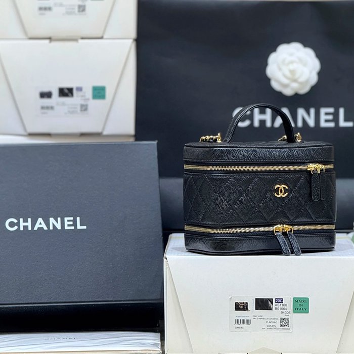 CHANEL カーフレザー 荔枝紋 ブラック×ゴールド 斜め掛けバッグ クラシック 17×13×9cm サイズ:17×13×9cm
