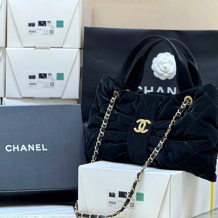 CHANEL ナイロン デニム ブラック×ゴールド ショルダーバッグ ファッショナブル 中 38×29×5cm サイズ:38×29×5cm
