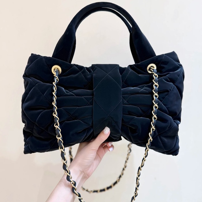 CHANEL ナイロン デニム ブラック×ゴールド ショルダーバッグ ファッショナブル 中 38×29×5cm サイズ:38×29×5cm