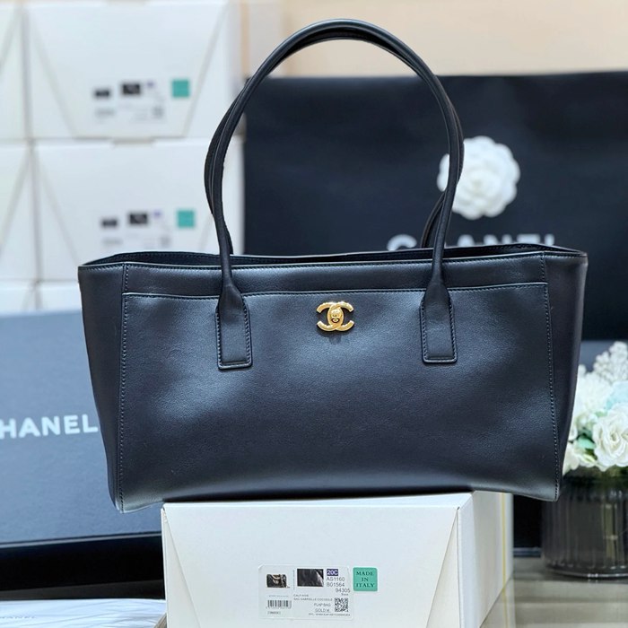CHANEL カーフレザー ショルダーバッグ クラシック 春夏 39×20×13cm サイズ:39×20×13cm