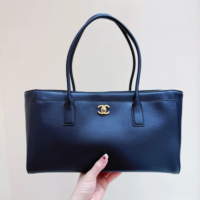 CHANEL カーフレザー ショルダーバッグ クラシック 春夏 39×20×13cm サイズ:39×20×13cm