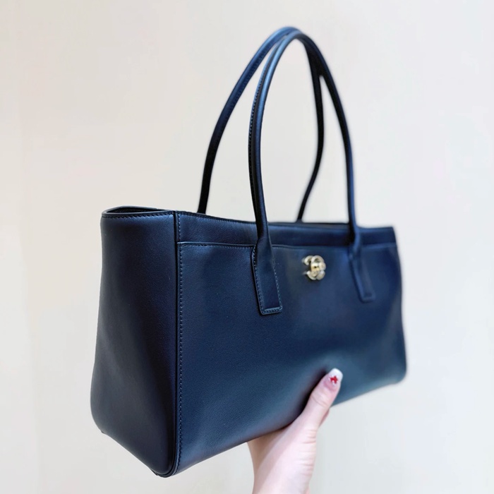 CHANEL カーフレザー ショルダーバッグ クラシック 春夏 39×20×13cm サイズ:39×20×13cm