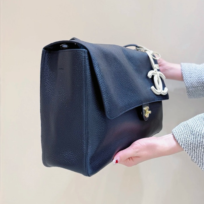 CHANEL AS6233 カーフレザー 荔枝紋 ショルダーバッグ 有名人同款 ファッショナブル 38.5×26×11cm サイズ:38.5×26×11cm