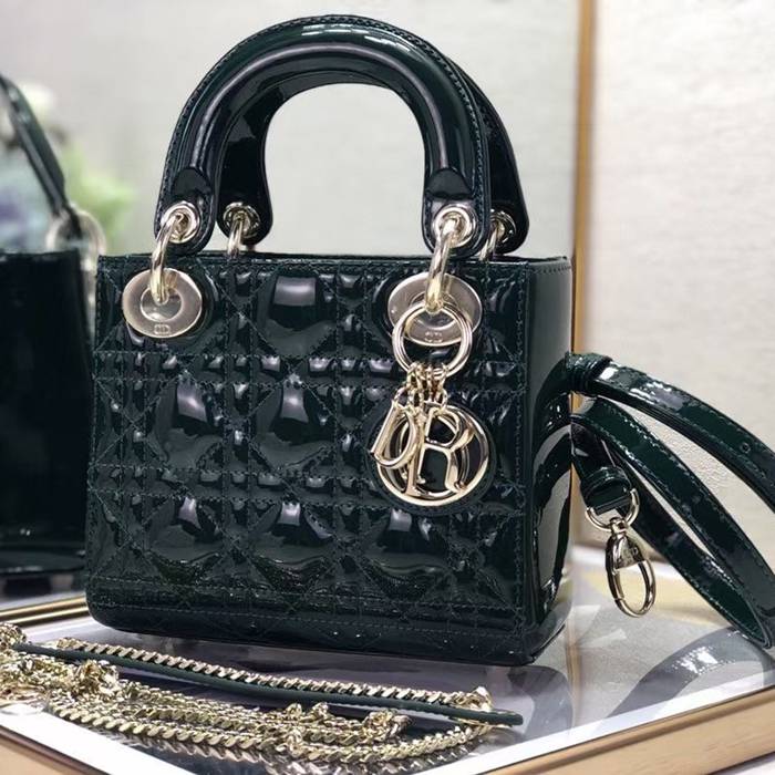 DIOR エナメル グリーン、フォレストグリーン 斜め掛けバッグ、ショルダーバッグ、リュックサック クラシック 17.0x15.0x7.0cm サイズ:17x15cm