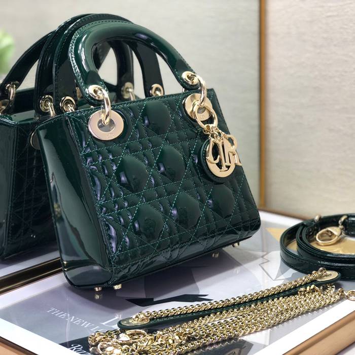DIOR エナメル グリーン、フォレストグリーン 斜め掛けバッグ、ショルダーバッグ、リュックサック クラシック 17.0x15.0x7.0cm サイズ:17x15cm