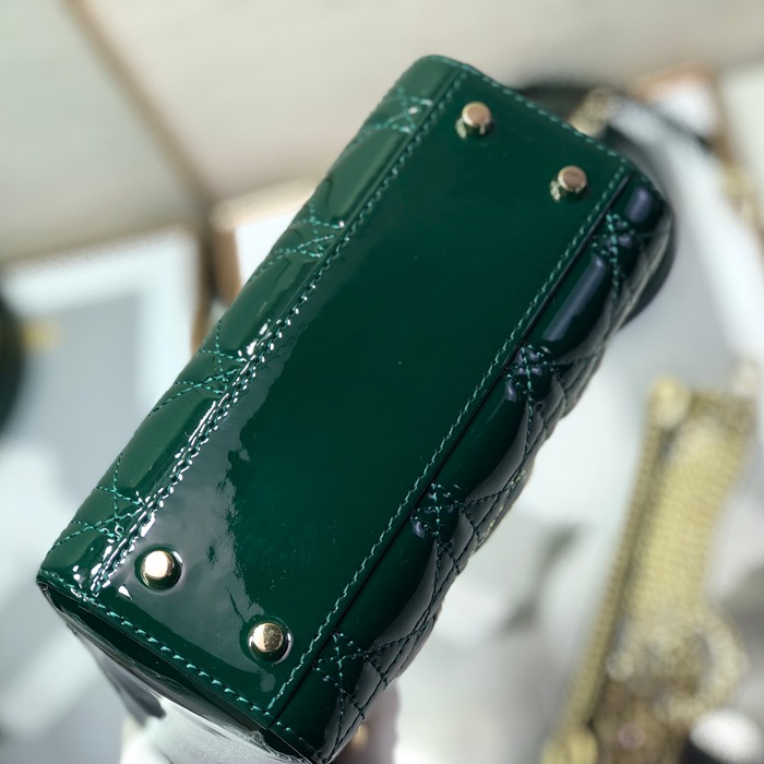 DIOR エナメル グリーン、フォレストグリーン 斜め掛けバッグ、ショルダーバッグ、リュックサック クラシック 17.0x15.0x7.0cm サイズ:17x15cm
