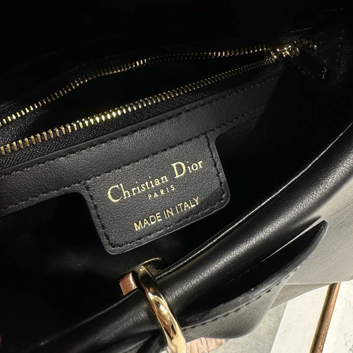 DIOR 0737 レター、リボン ブラック 斜め掛けバッグ、ハンドバッグ 新作 28.0x22.0x10.0cm サイズ:28x22x10cm