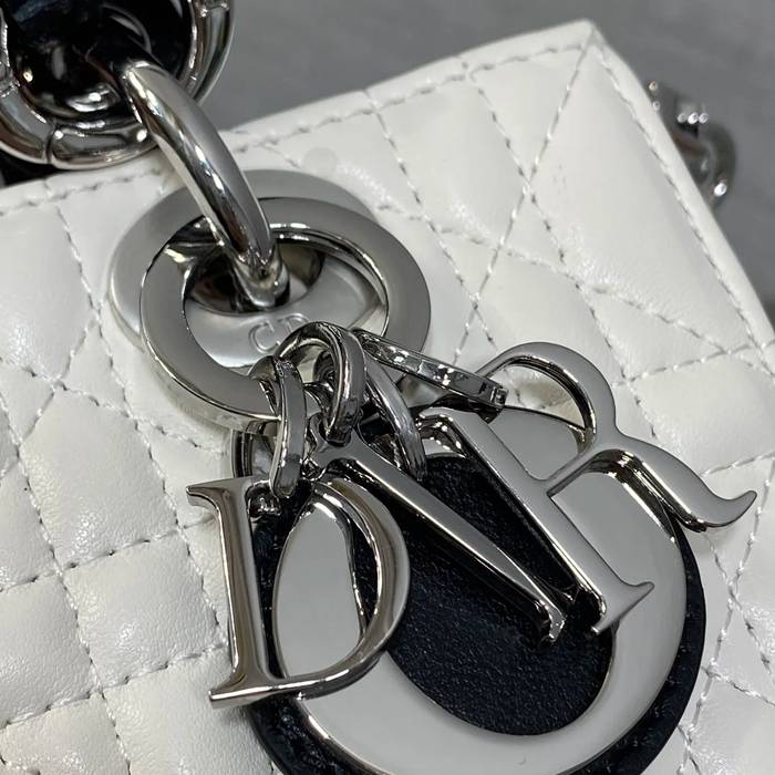 DIOR ラムレザー、チェーン リボン、フラワー ブラック、ホワイト 斜め掛けバッグ、ショルダーバッグ、チェーンバッグ ミニ 新作 16.0x10.0x5.5cm サイズ:16x10x5.5cm