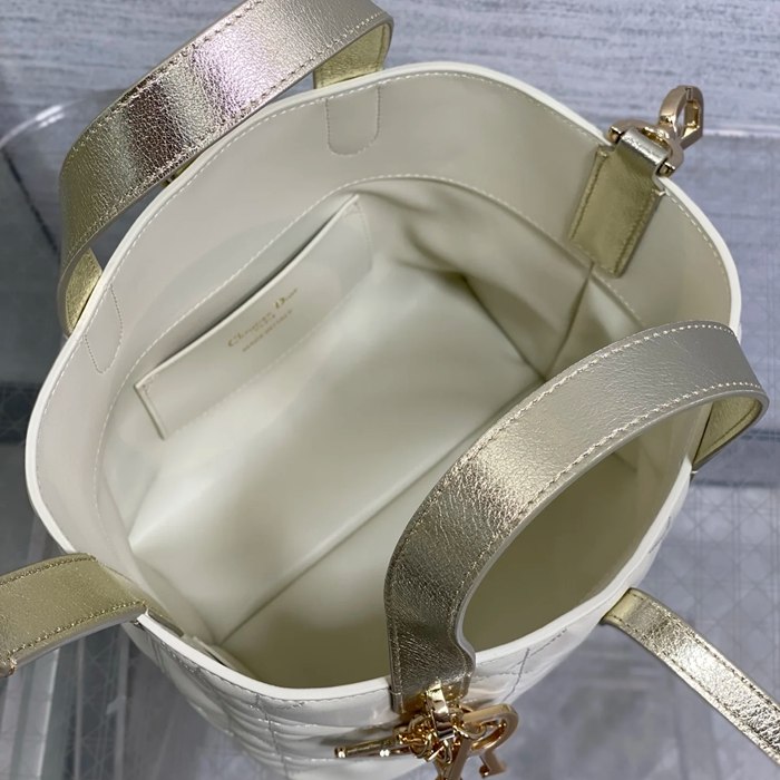 DIOR ホワイト、ゴールド、シルバー 斜め掛けバッグ、ハンドバッグ 小 限定版 18.0x16.0x12.0cm サイズ:18x16x12cm