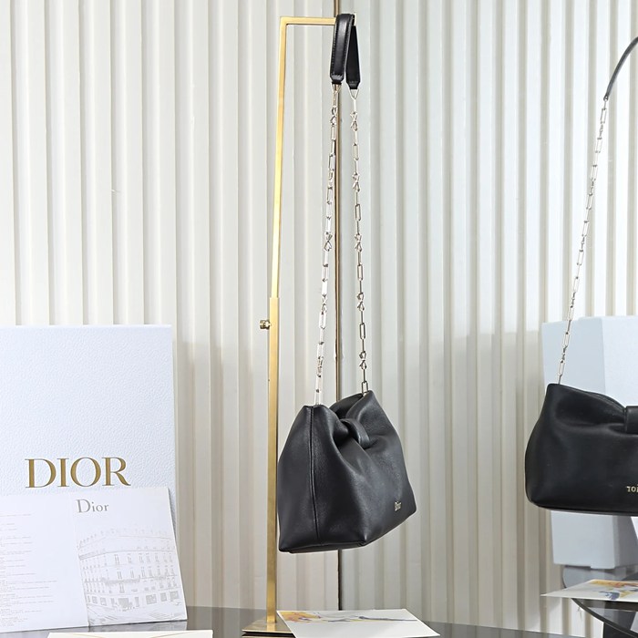 DIOR 0715 ラムレザー、レザー、チェーン レター、リボン ブラック 斜め掛けバッグ、ハンドバッグ、チェーンバッグ 小 新作 サイズ:26x16x10cm