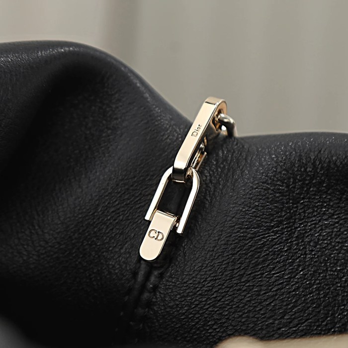 DIOR 0715 ラムレザー、レザー、チェーン レター、リボン ブラック 斜め掛けバッグ、ハンドバッグ、チェーンバッグ 小 新作 サイズ:26x16x10cm
