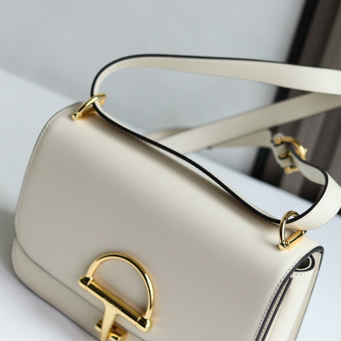 GUCCI 846705 レザー ホワイト、ゴールド ショルダーバッグ 馬銜、クラシック 22cm サイズ:22.5x14x8cm