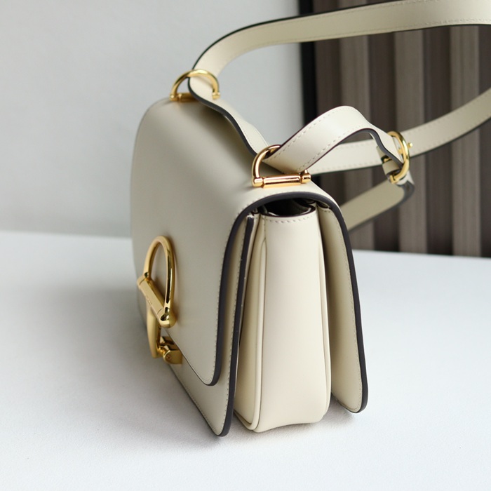 GUCCI 846705 レザー ホワイト、ゴールド ショルダーバッグ 馬銜、クラシック 22cm サイズ:22.5x14x8cm