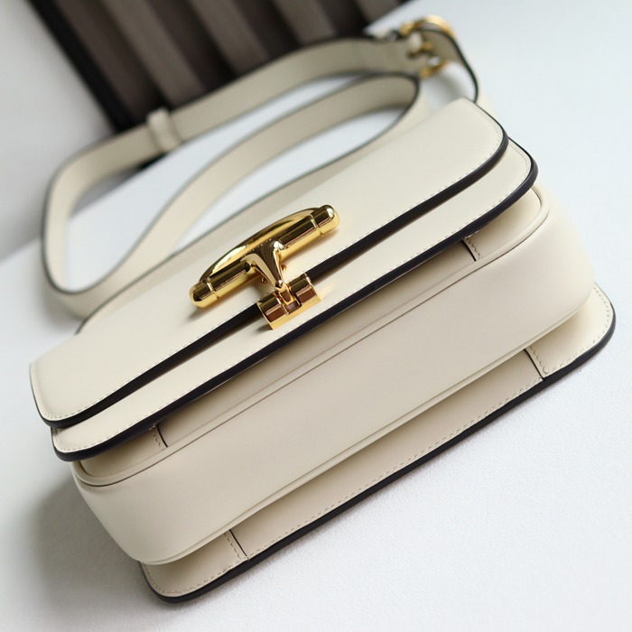 GUCCI 846705 レザー ホワイト、ゴールド ショルダーバッグ 馬銜、クラシック 22cm サイズ:22.5x14x8cm