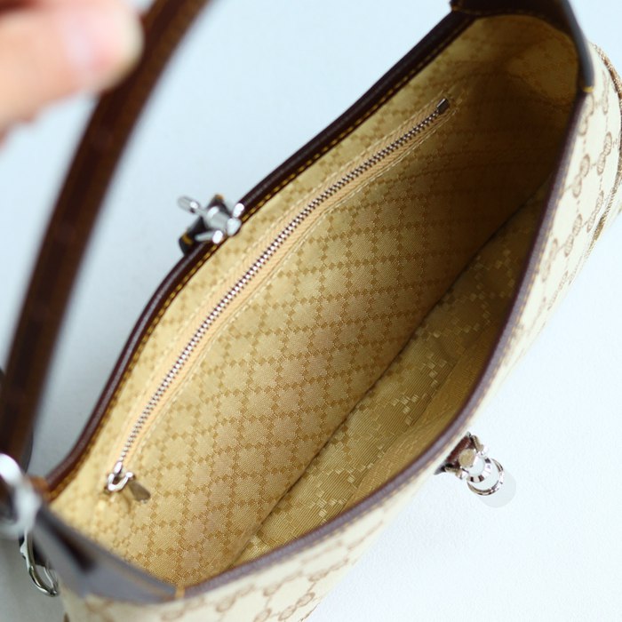 GUCCI 863137 GGキャンバス、キャンバス ブラック、ブラウン、ベージュ 脇下バッグ GG、クラシック、新作 27x13cm サイズ:27x13cm