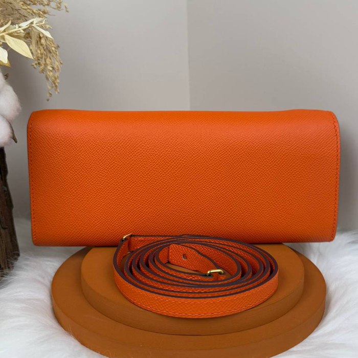 HERMES カーフスキン オレンジ 斜め掛けバッグ セミハンドメイド 金具ゴールド/シルバー 10×2.5cm サイズ:24×10×2.5cm