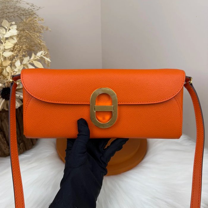 HERMES カーフスキン オレンジ 斜め掛けバッグ セミハンドメイド 金具ゴールド/シルバー 10×2.5cm サイズ:24×10×2.5cm