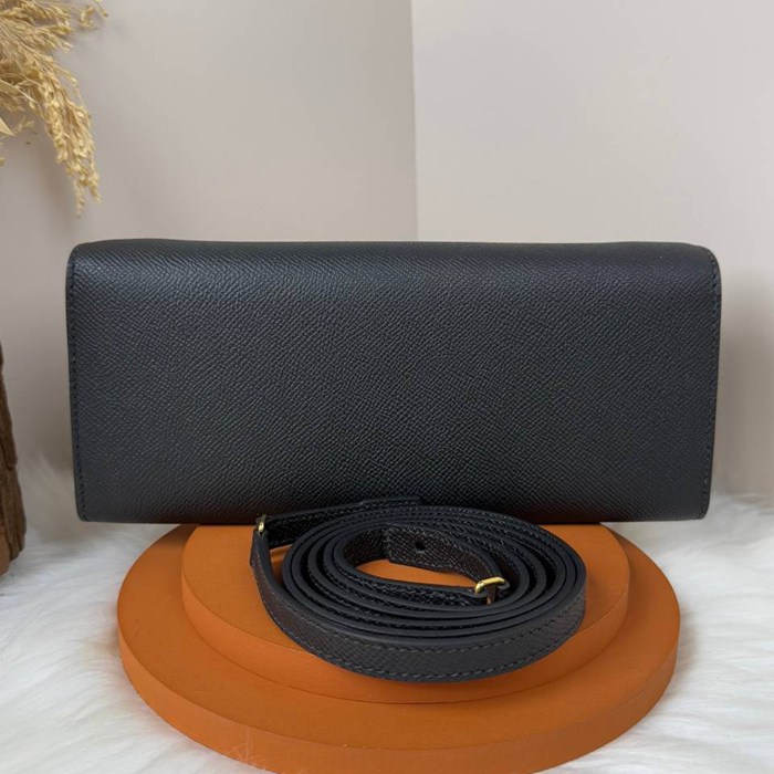 HERMES カーフスキン ブラック 斜め掛けバッグ セミハンドメイド 金具ゴールド/シルバー 10×2.5cm サイズ:24×10×2.5cm