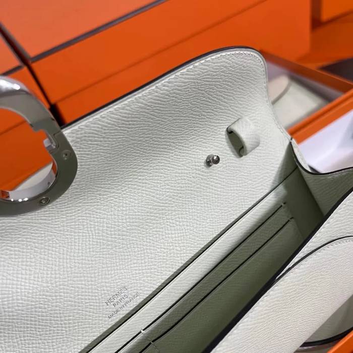 HERMES カーフスキン 脇下バッグ セミハンドメイド 24cm サイズ:24cm