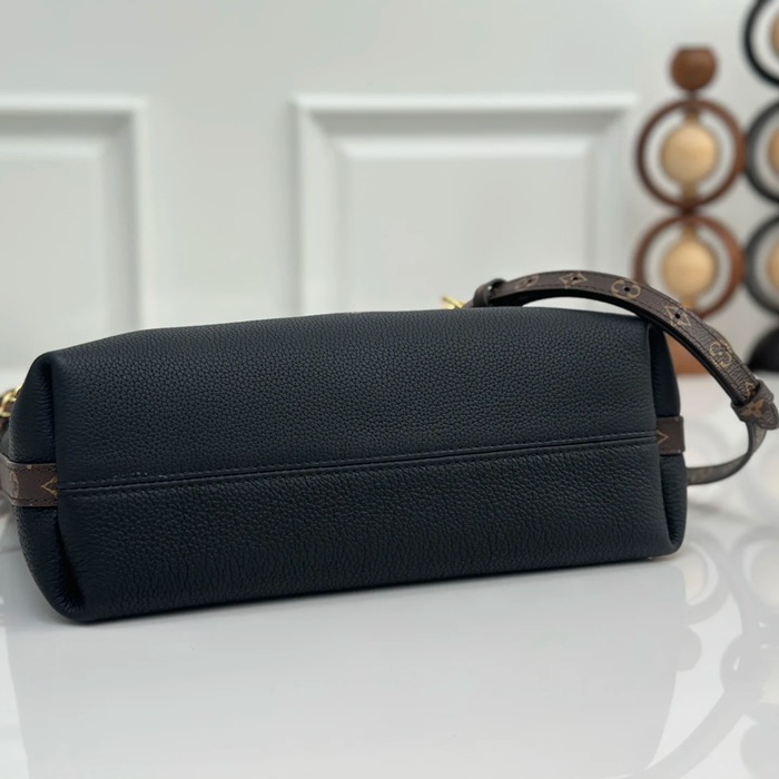 LOUIS VUITTON M29195 牛皮 モノグラム ブラック 斜め掛けバッグ 斜め掛けチェーン 30x26x10cm サイズ:30x26x10cm