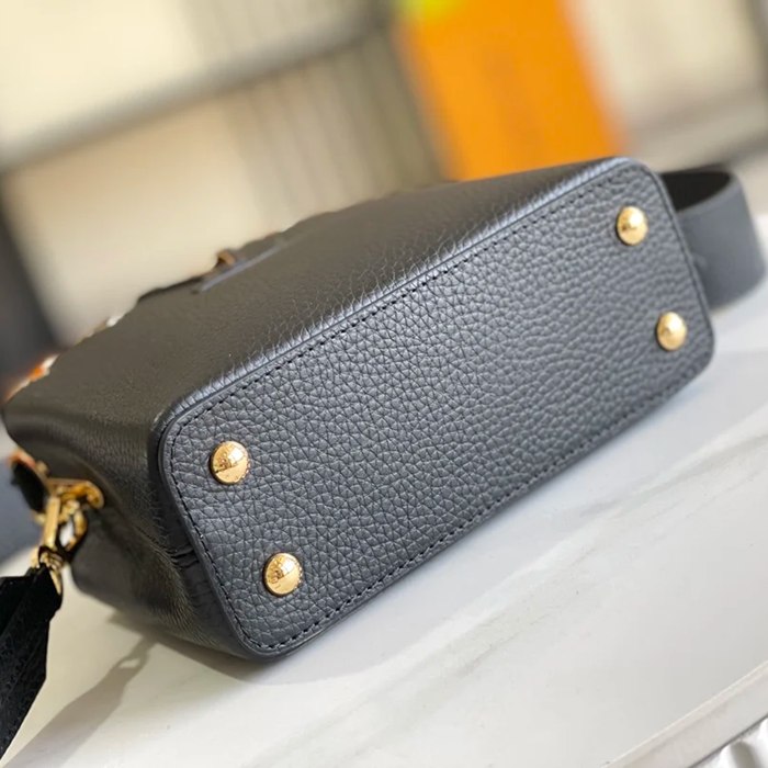 LOUIS VUITTON M56669 PU モノグラム ブラック 斜め掛けバッグ 斜め掛け 21x14cm サイズ:21x14cm