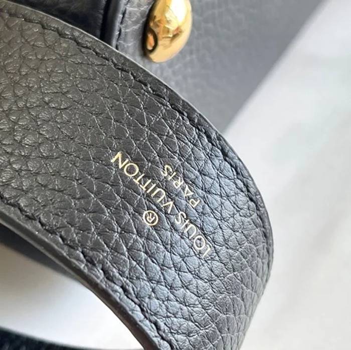 LOUIS VUITTON M59468 牛皮 ブラック 斜め掛けバッグ 斜め掛け手提げ 27x18cm サイズ:27x18cm