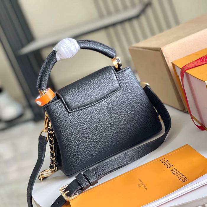 LOUIS VUITTON M23951 ブラック 斜め掛けバッグ 斜め掛け手提げ 21x14cm サイズ:21x14cm