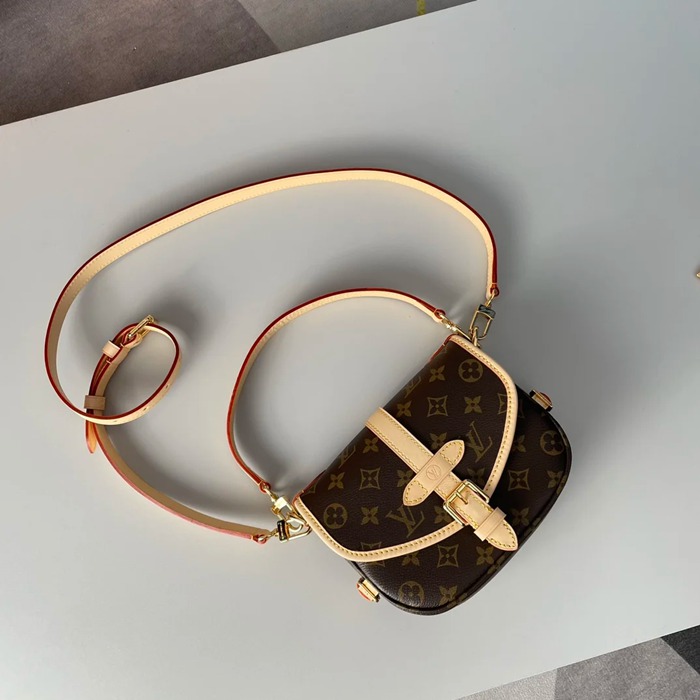 LOUIS VUITTON M46740 牛皮 モノグラム キャンバス 斜め掛けバッグ レディース斜め掛け 20x16x7.5cm サイズ:20x16x7.5cm