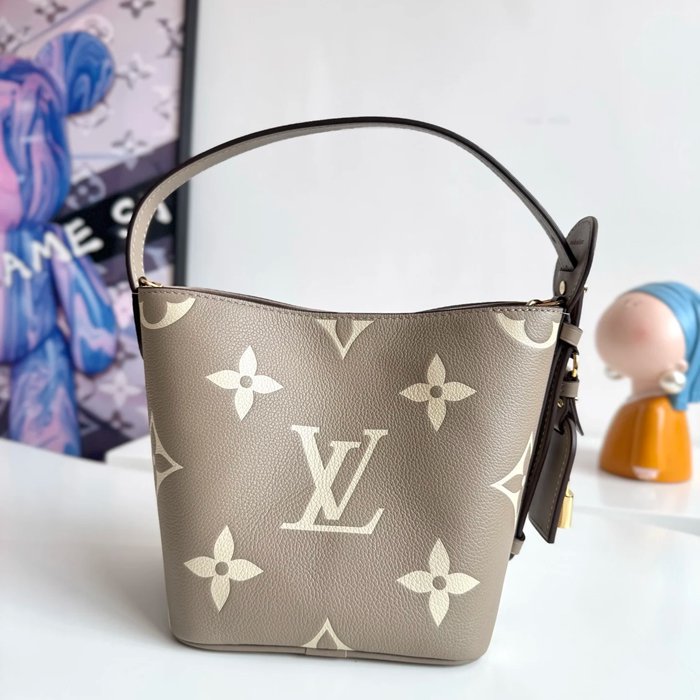 LOUIS VUITTON M13045 モノグラム 斜め掛けバッグ レディース斜め掛け 18x16x12cm サイズ:18x16x12cm