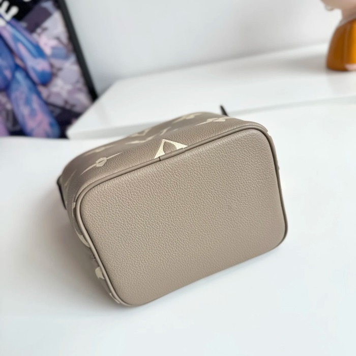 LOUIS VUITTON M13045 モノグラム 斜め掛けバッグ レディース斜め掛け 18x16x12cm サイズ:18x16x12cm
