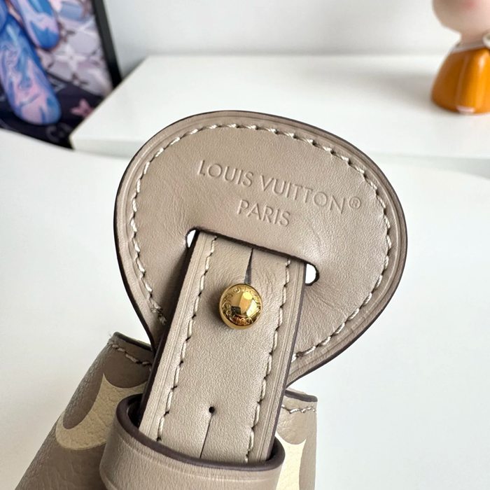 LOUIS VUITTON M13045 モノグラム 斜め掛けバッグ レディース斜め掛け 18x16x12cm サイズ:18x16x12cm
