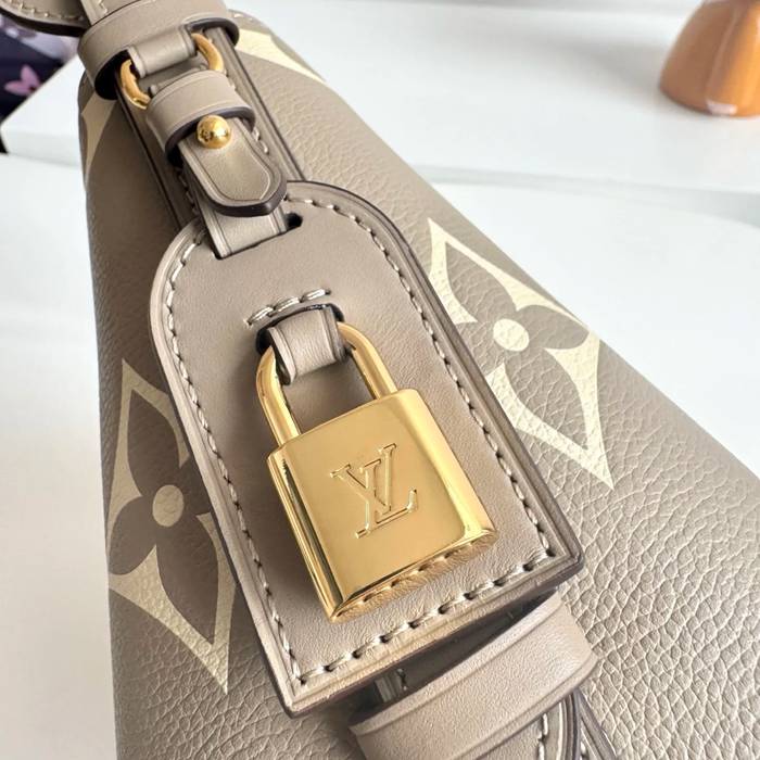 LOUIS VUITTON M13045 モノグラム 斜め掛けバッグ レディース斜め掛け 18x16x12cm サイズ:18x16x12cm