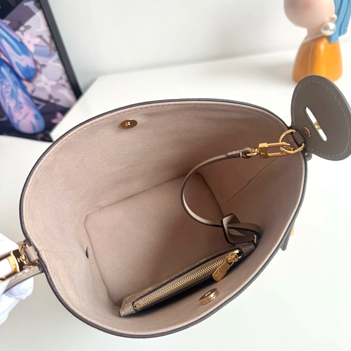 LOUIS VUITTON M13045 モノグラム 斜め掛けバッグ レディース斜め掛け 18x16x12cm サイズ:18x16x12cm