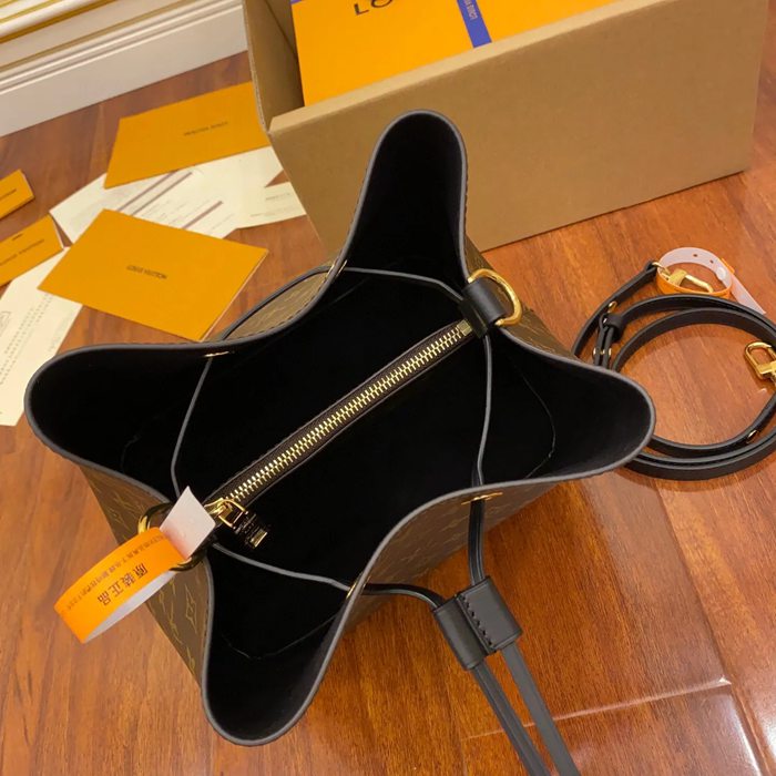 LOUIS VUITTON M44020 ボックスレザー 斜め掛けバッグ レディース斜め掛け 26x26x17.5cm サイズ:26x26x17.5cm