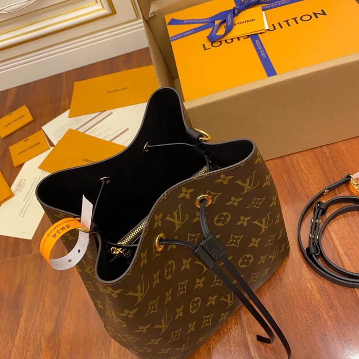 LOUIS VUITTON M44020 ボックスレザー 斜め掛けバッグ レディース斜め掛け 26x26x17.5cm サイズ:26x26x17.5cm