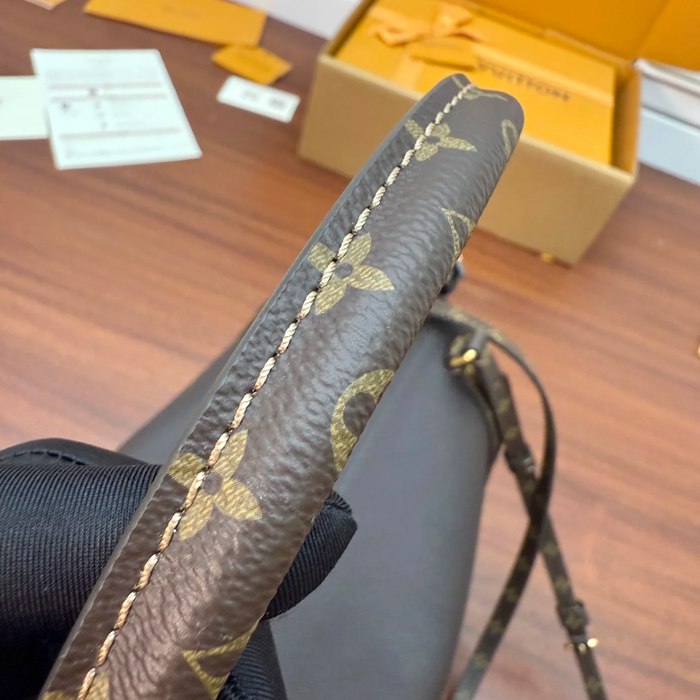 LOUIS VUITTON M26397 ボックスレザー 斜め掛けバッグ レディース斜め掛け 36x24x18.5cm サイズ:36x24x18.5cm