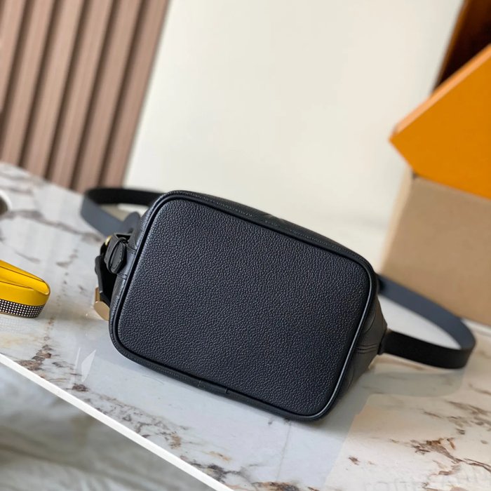 LOUIS VUITTON M13480 パターン ブラック 斜め掛けバッグ レディース斜め掛け 18x16x12cm サイズ:18x16x12cm