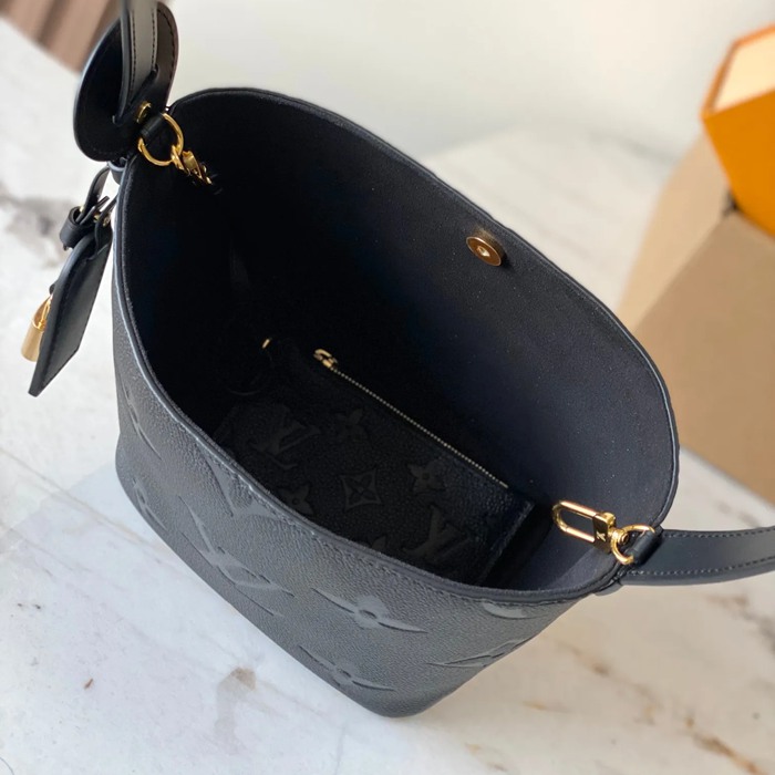 LOUIS VUITTON M13480 パターン ブラック 斜め掛けバッグ レディース斜め掛け 18x16x12cm サイズ:18x16x12cm
