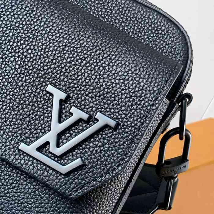 LOUIS VUITTON M22842 牛皮 ブラック 斜め掛けバッグ レディース斜め掛け 24x18cm サイズ:24x18cm